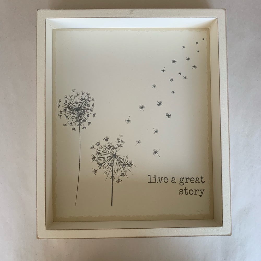 Distressed ‘Live a Great Story’ Wall Art